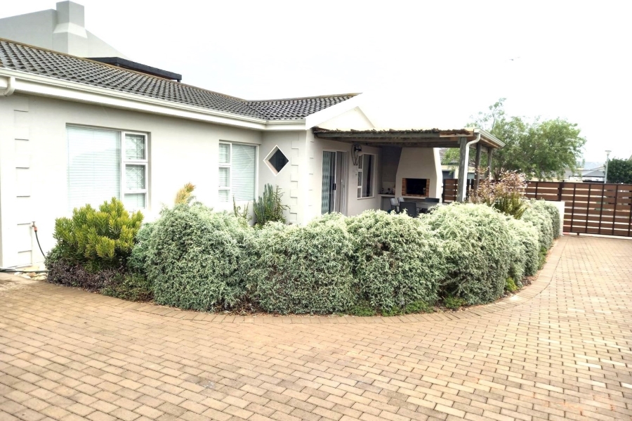 To Let 3 Bedroom Property for Rent in Country Club Western Cape